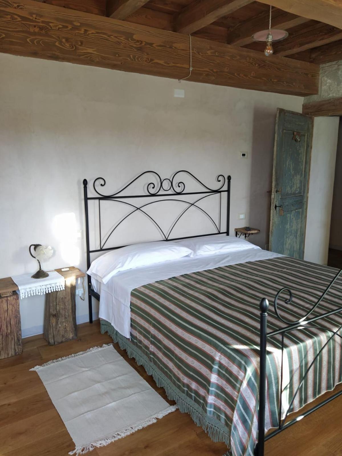 La Casa Di Lillia 호텔 카스텔노보 네 몬티 외부 사진